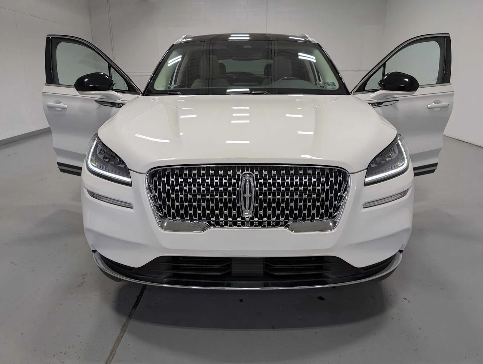 Used 2022 Pristine White Metallic Tri-Coat Lincoln Standard image 15