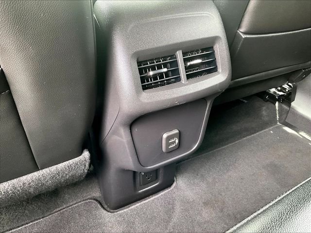 Used 2024 White GMC SLT image 29