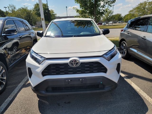 Used 2025 White Toyota LE image 3