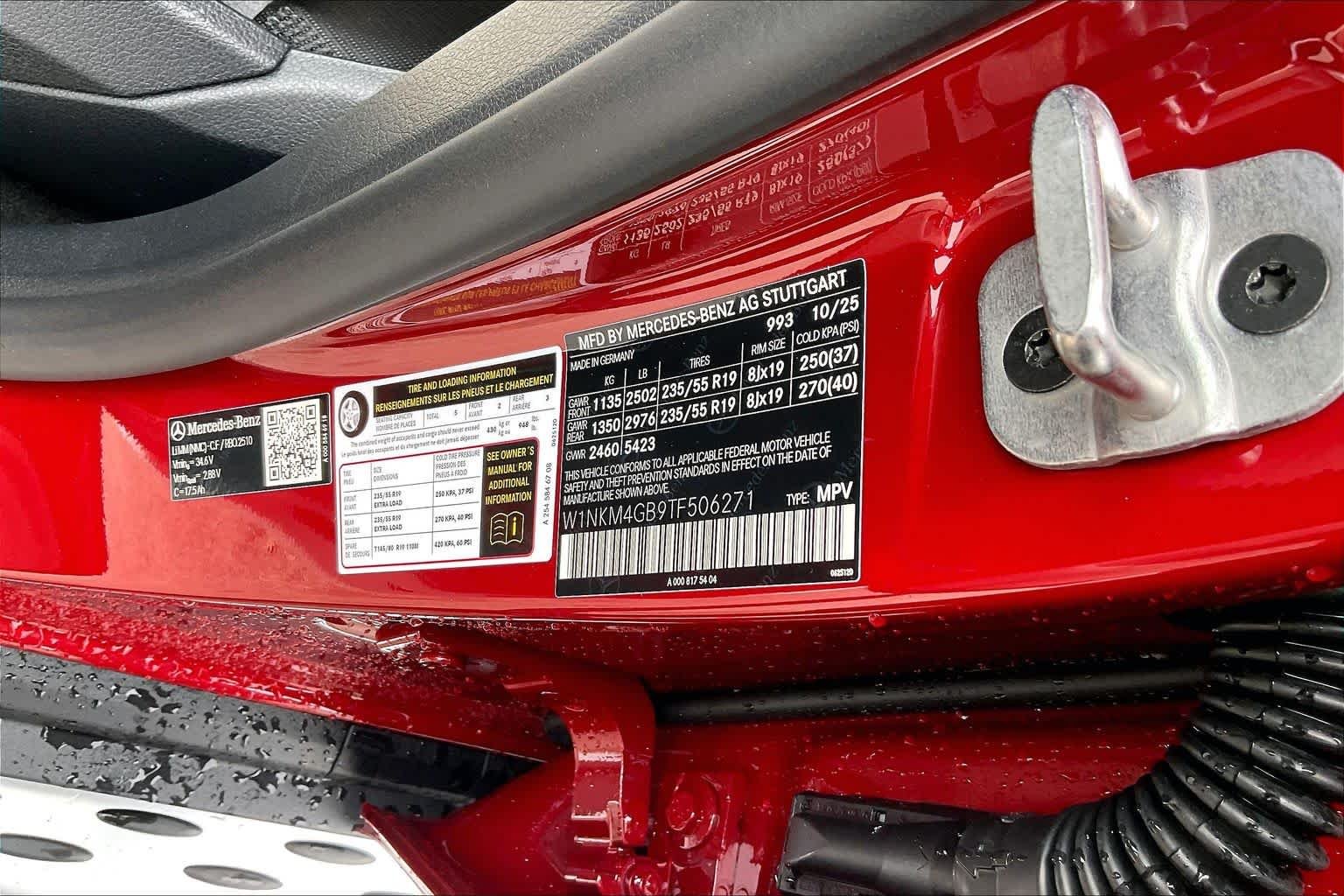 New 2026 MANUFAKTUR Patagonia Red Metallic Mercedes-Benz GLC 300 image 12
