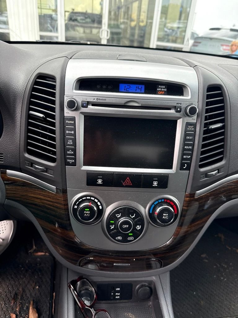 Used 2012 Silver Hyundai SE image 2