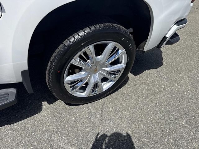 Certified Used 2024 Pearl Chevrolet High Country image 13