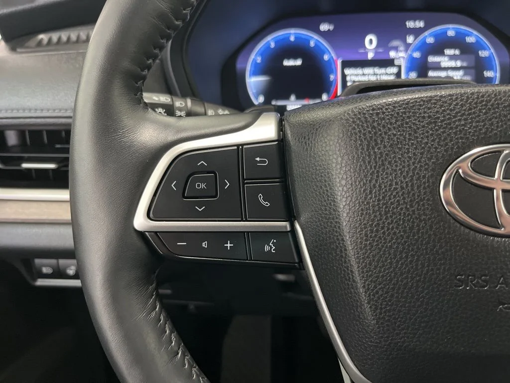 Used 2024 Silver Toyota Platinum image 7