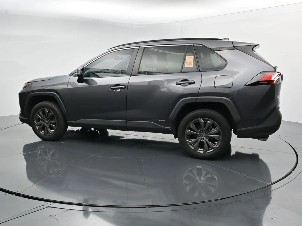 Used 2022 Gray Toyota XLE Premium image 5