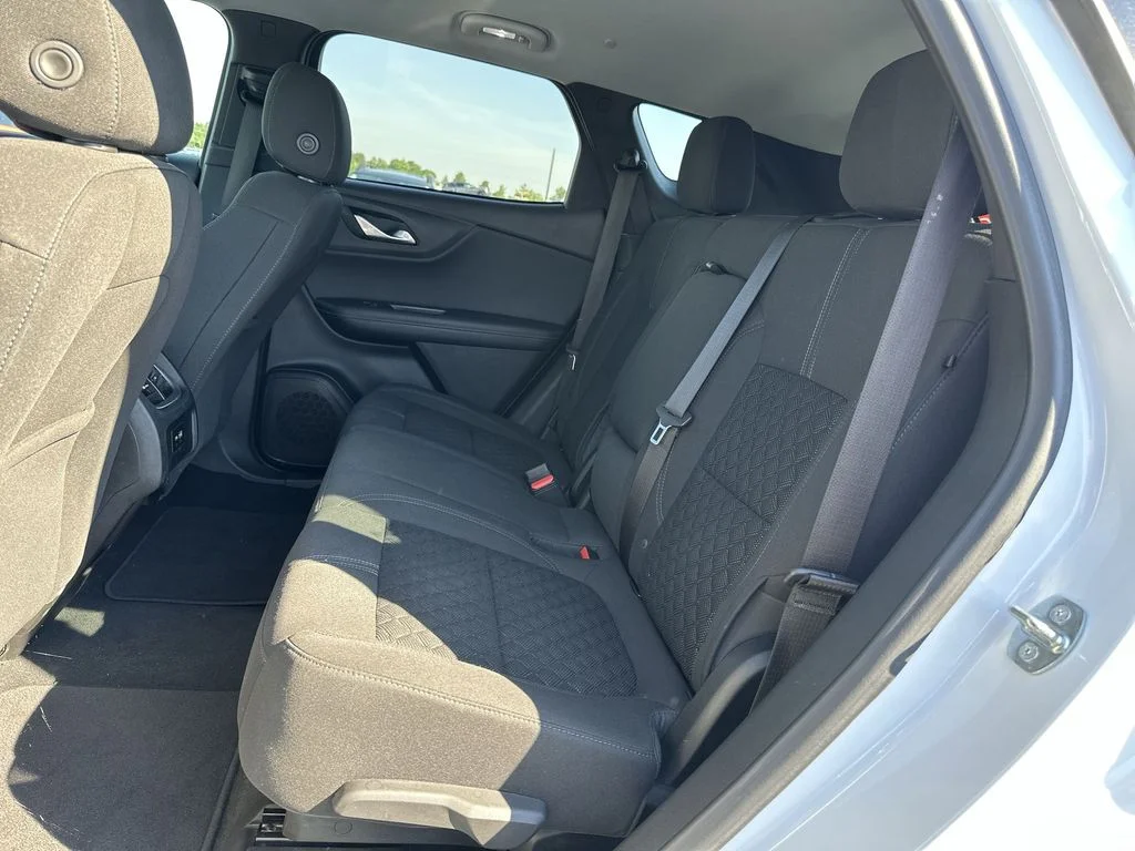 Used 2022 White Chevrolet LT image 27