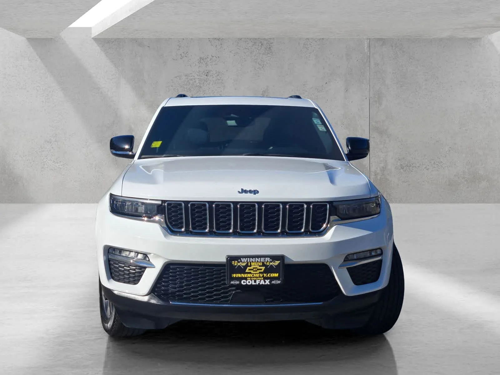 Used 2024  Jeep  image 2
