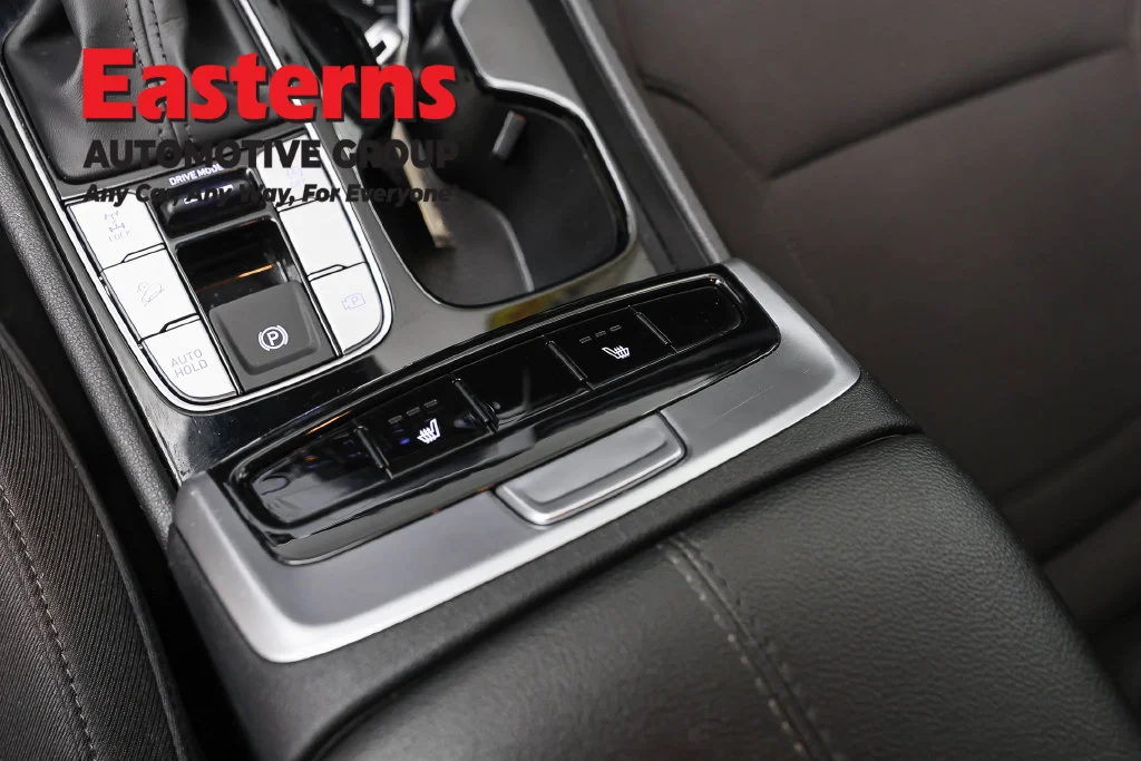 Used 2023 Black Hyundai SEL image 21