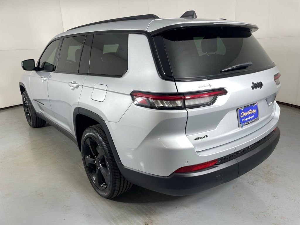 New 2025 Silver Zynith Exterior Paint Jeep Altitude image 6