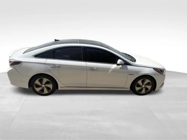Used 2016 White Hyundai Limited image 2