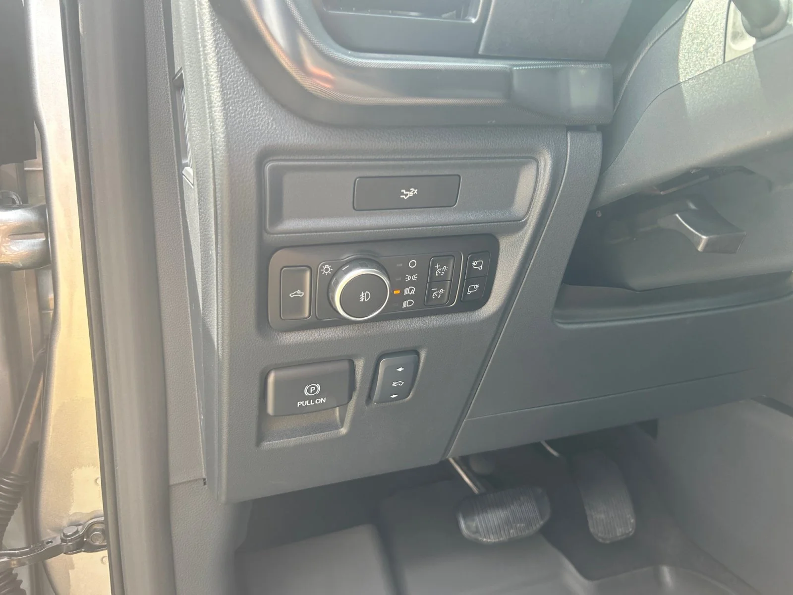 New 2026 Iconic Silver Metallic Ford Tremor image 16