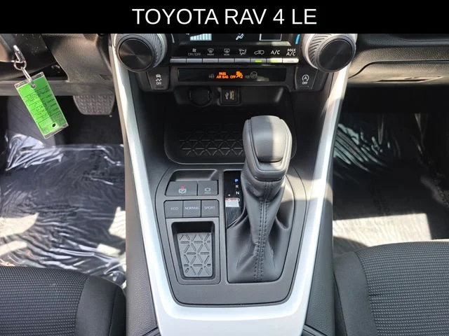 2025 Toyota RAV4 LE - Photo 26