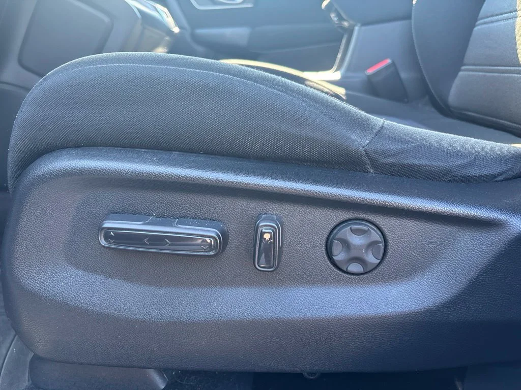 Used 2022 White Honda EX image 18