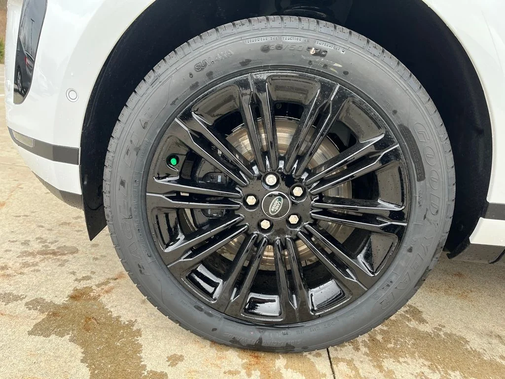 New 2026 Fuji White Land Rover S image 20