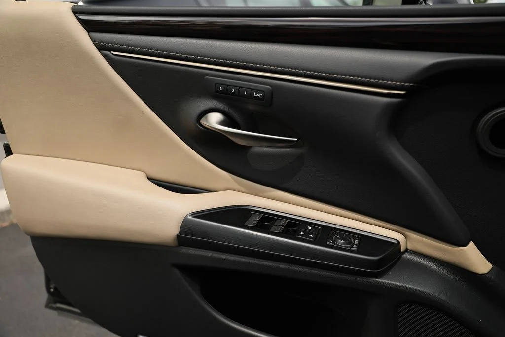 Used 2021 Obsidian Lexus 350 image 14