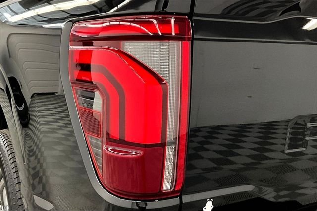 Used 2024 Agate Black Metallic Ford Platinum image 38