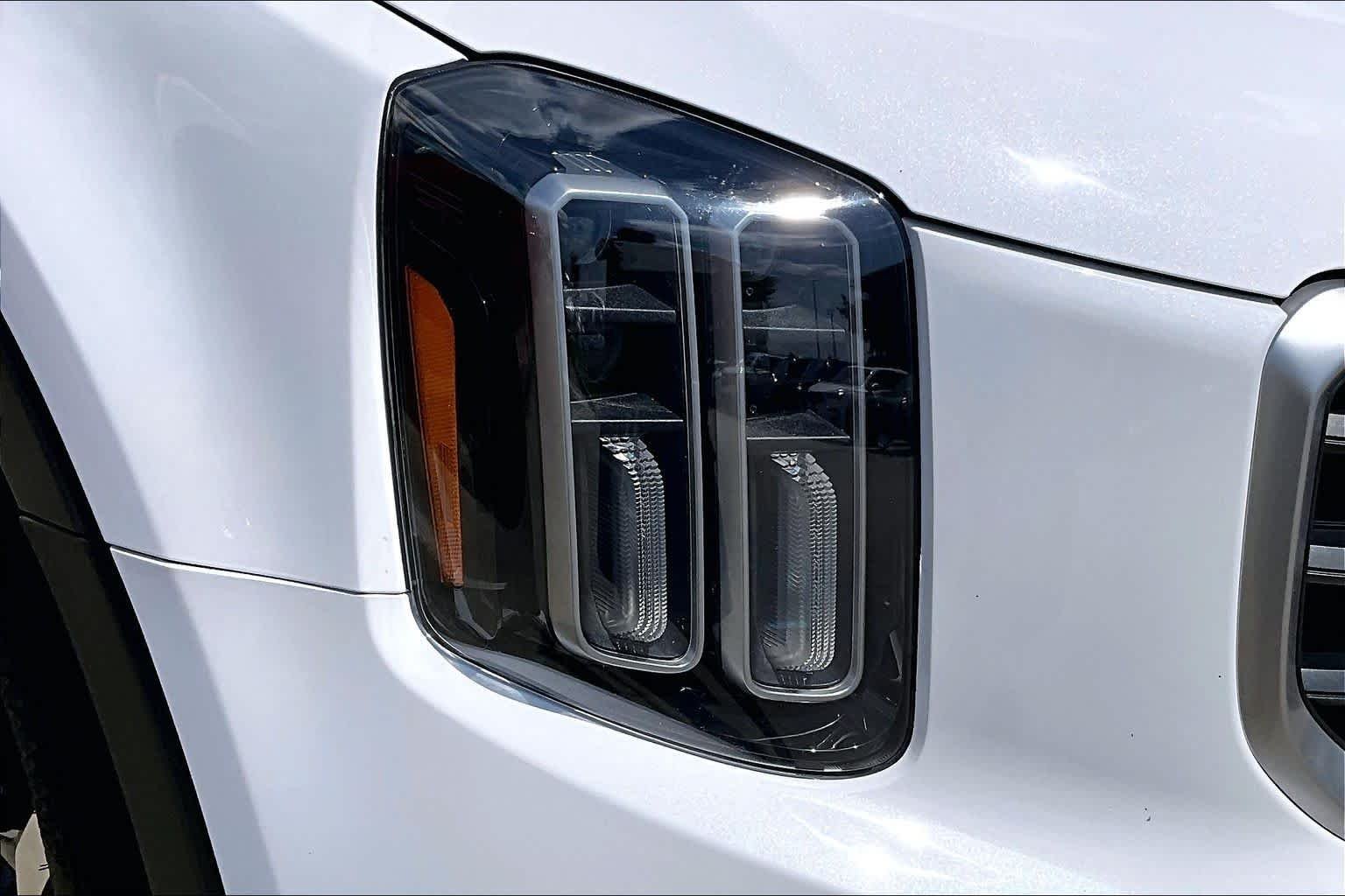 Used 2025 Glacial White Pearl Kia S image 25