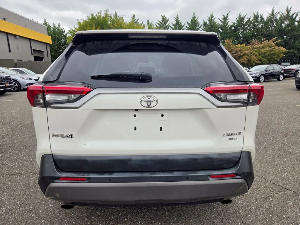 Used 2019  Toyota Limited image 6