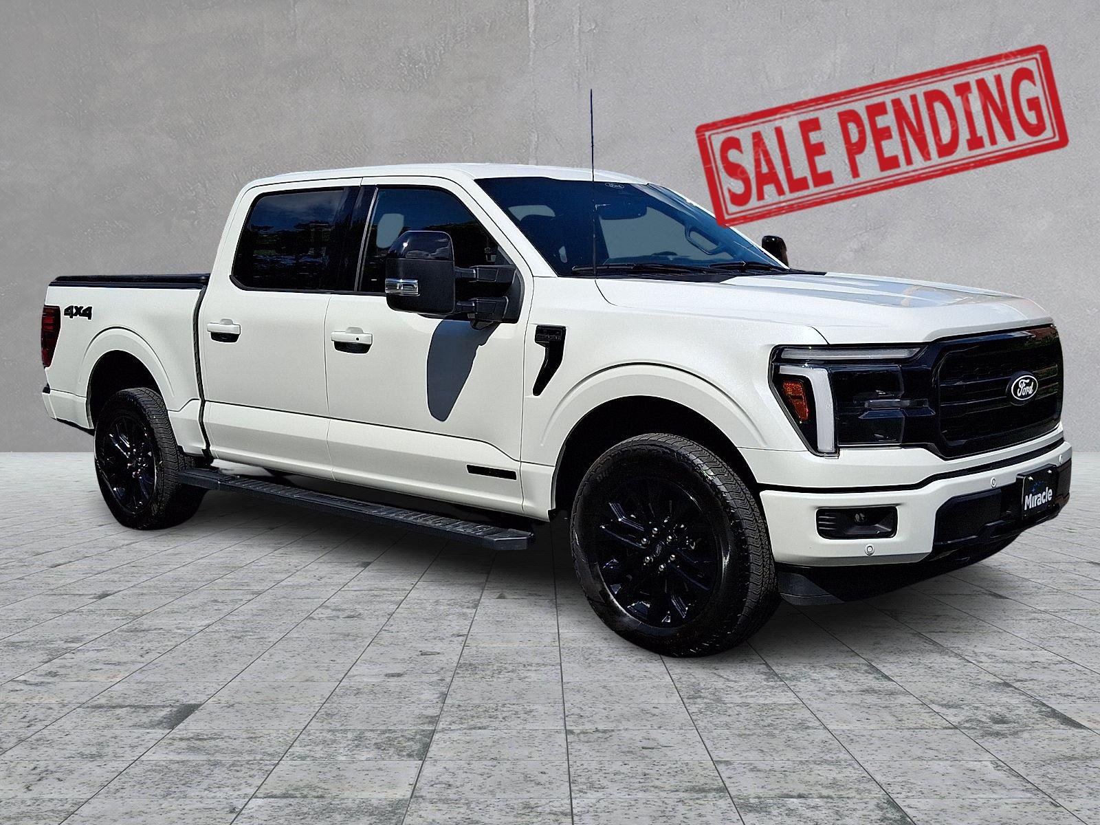 Used 2025 Star White Ford LARIAT image 1