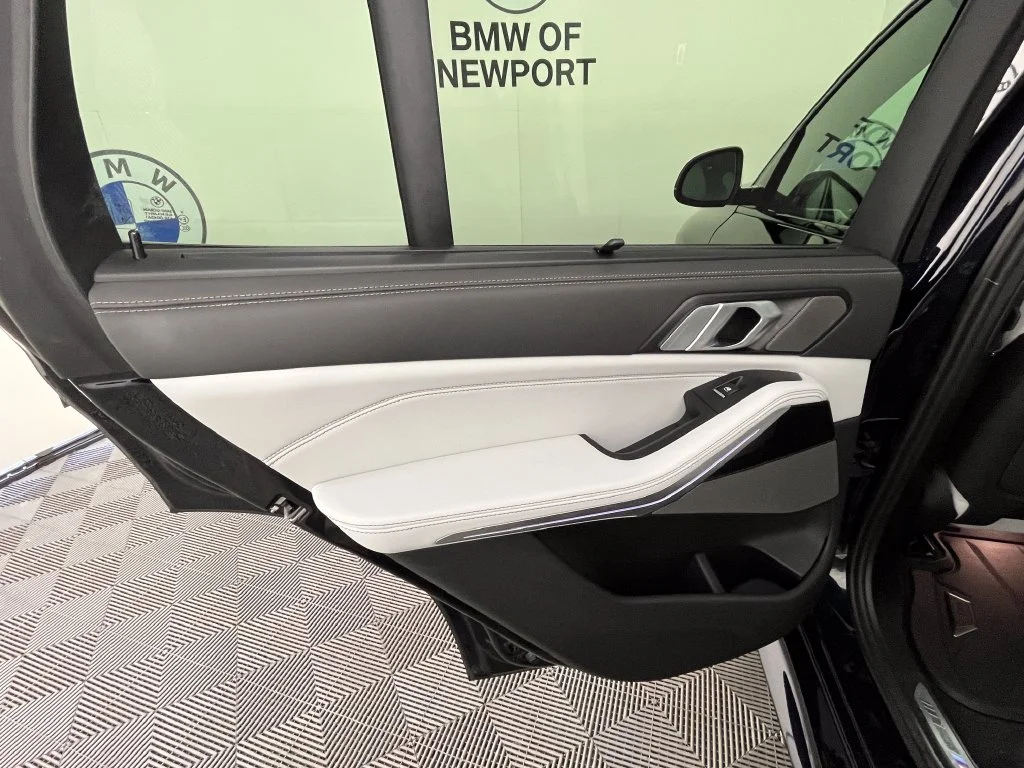 Used 2025 Carbon Black Metallic BMW xDrive40i image 27