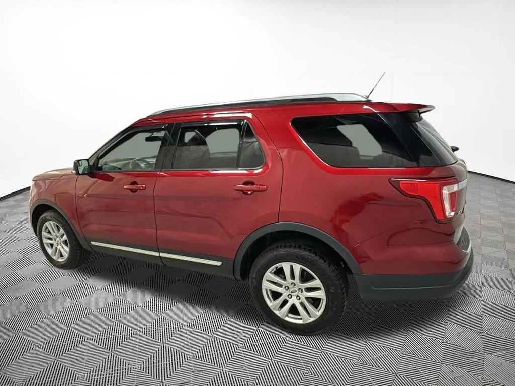Used 2018 Red Ford XLT image 13