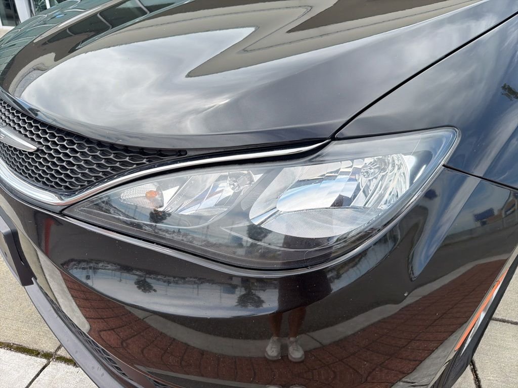 Used 2021 Black Chrysler LXI image 12