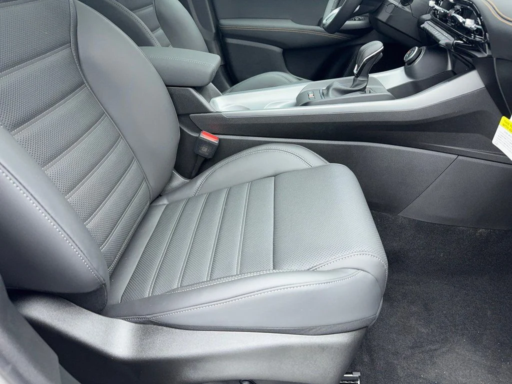 New 2025 Blue Alfa Romeo Base image 45