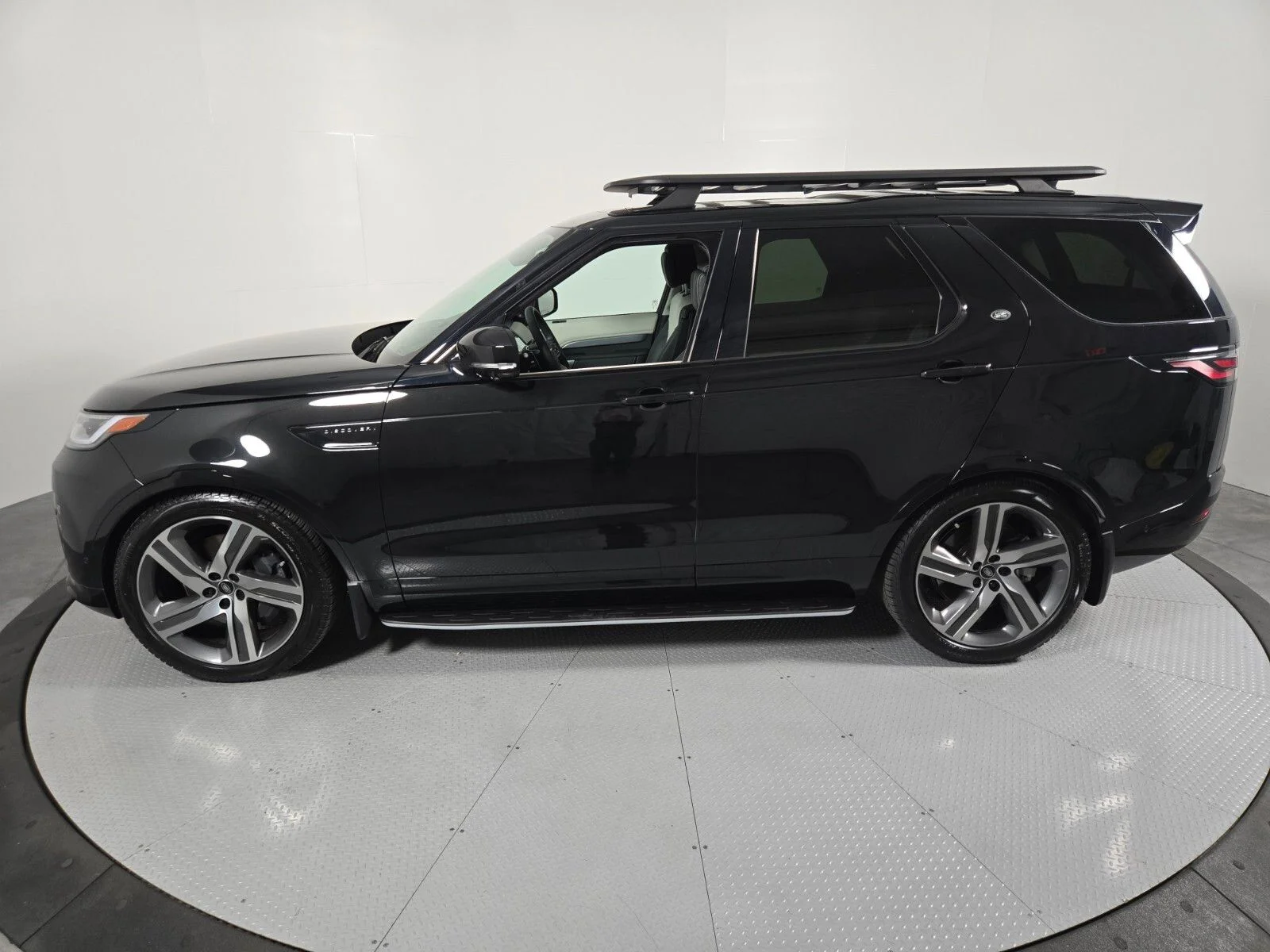 Used 2026 Santorini Black Metallic Land Rover  image 8