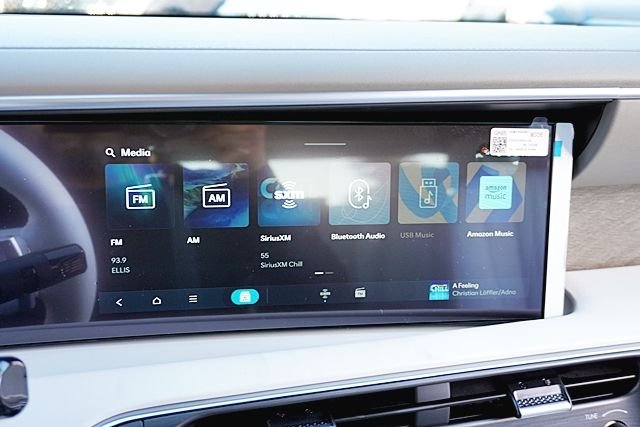 New 2026 White Hyundai SEL Premium image 30