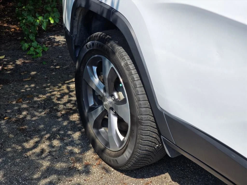 Used 2019 White Jeep Limited image 18