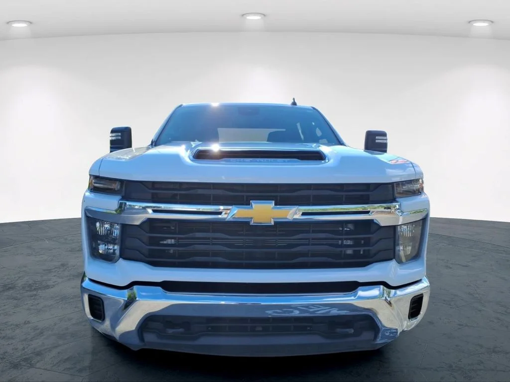 Used 2024 White Chevrolet LT image 4