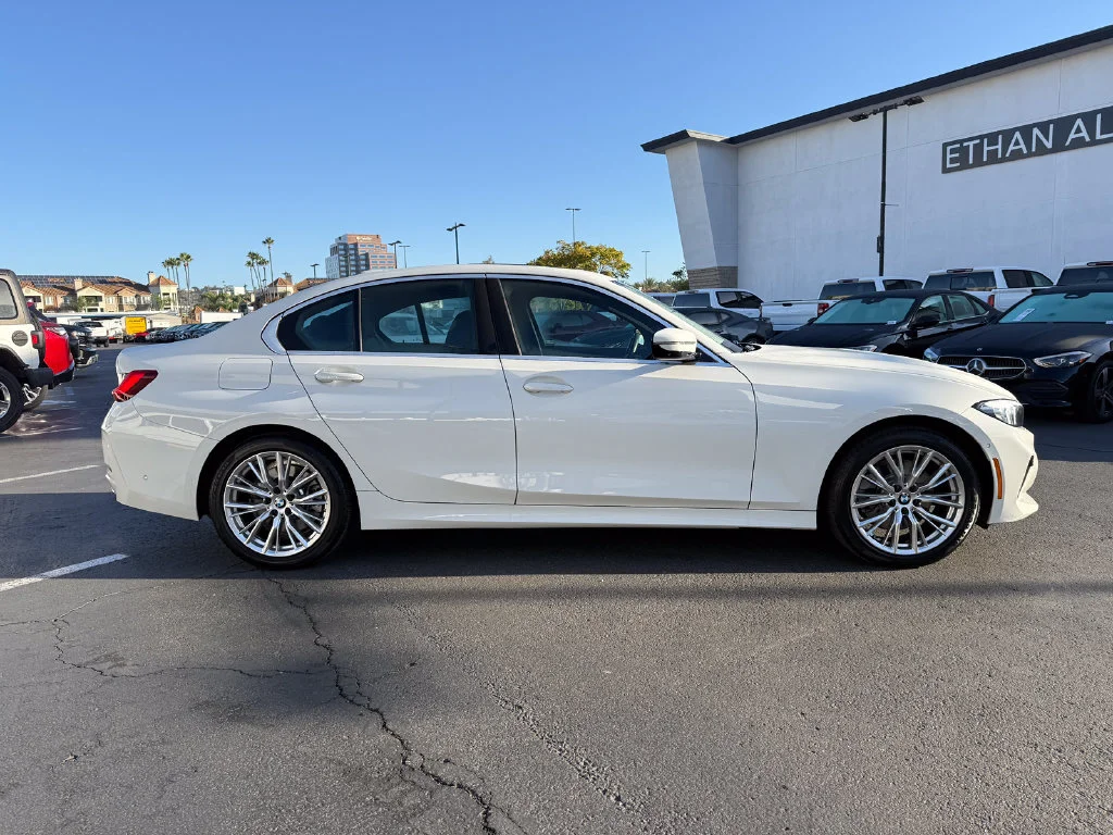 Used 2024  BMW NA image 6