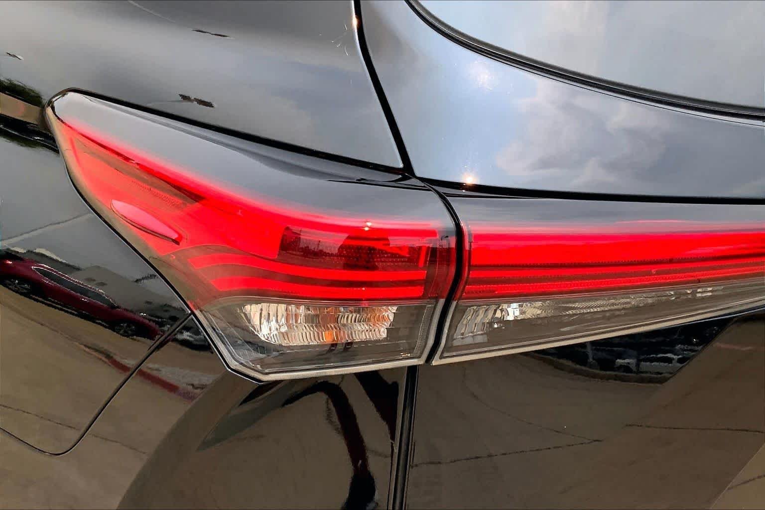 Used 2021 Midnight Black Metallic Toyota XLE image 28