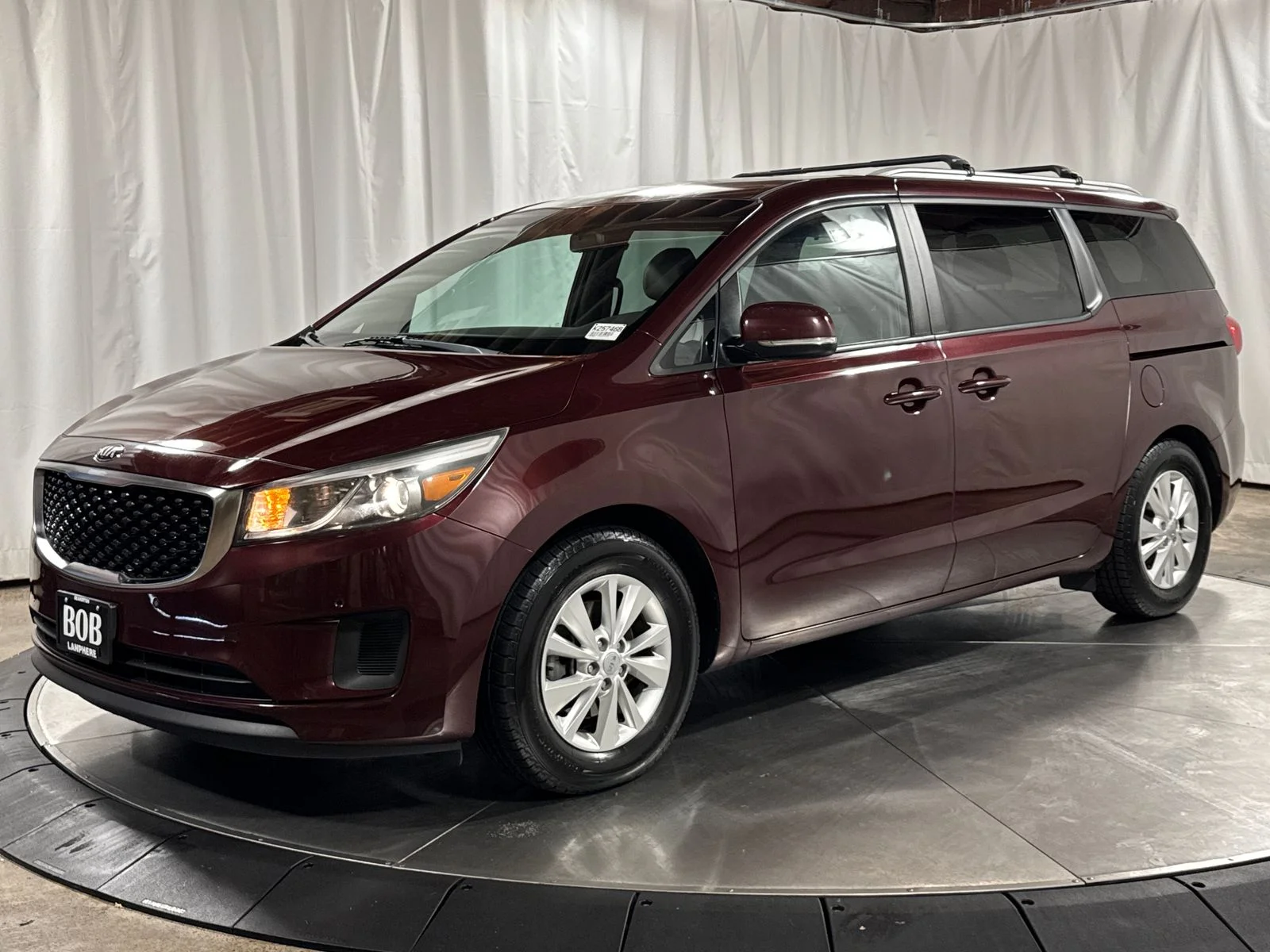 2017 Kia Sedona LX's photo