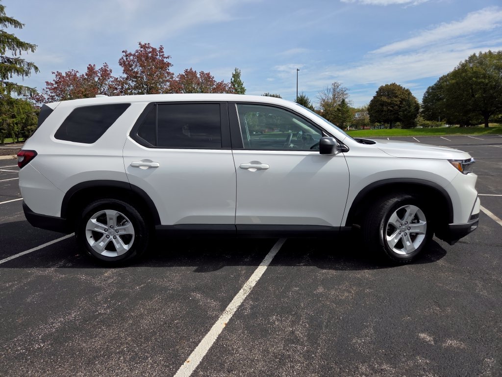2024 Honda Pilot LX - Photo 23
