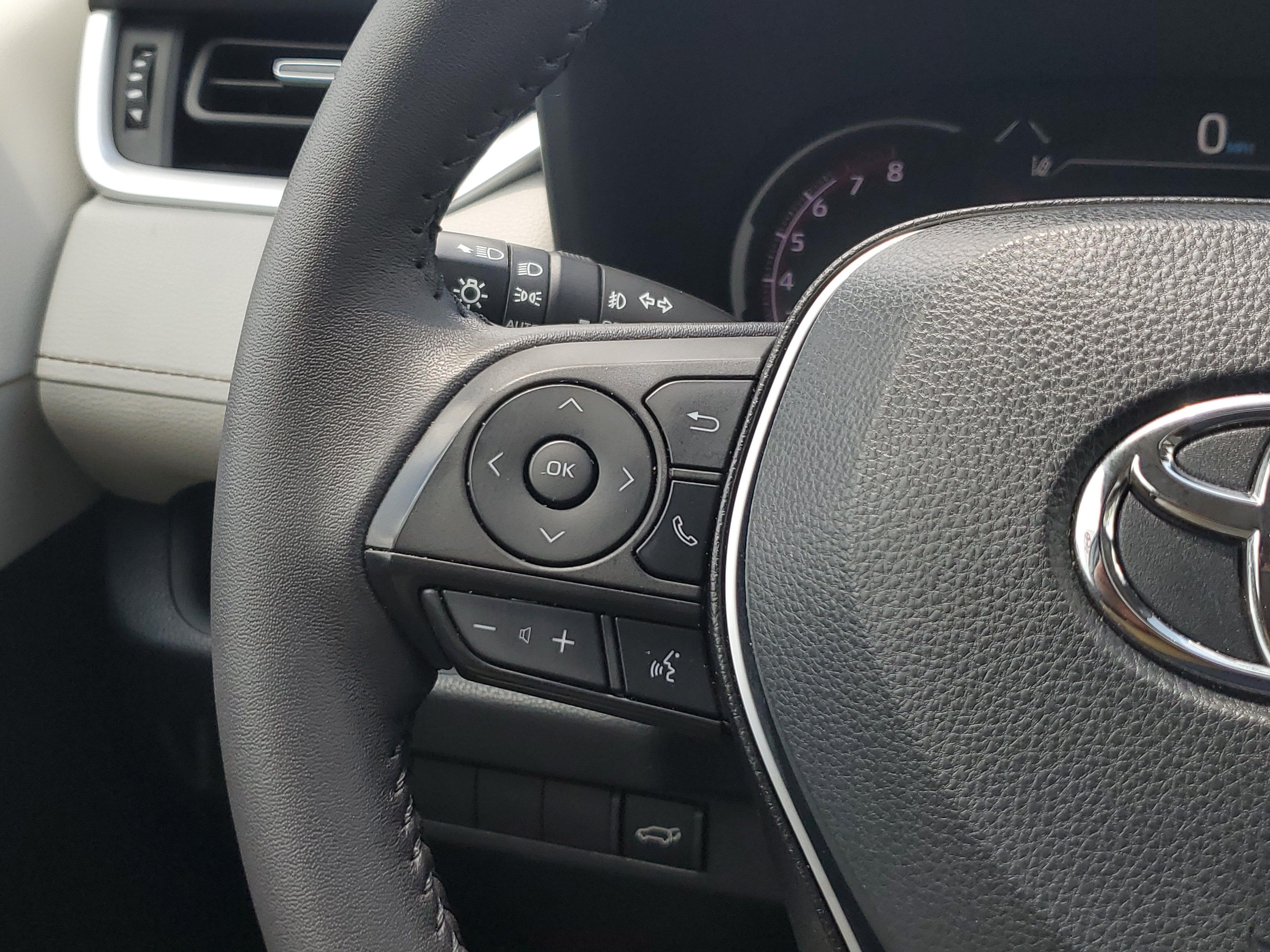 Used 2024 Magnetic Gray Metallic Toyota XLE Premium image 25