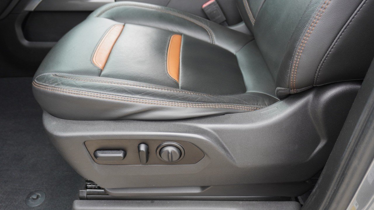 Used 2020 Gray GMC AT4 image 27