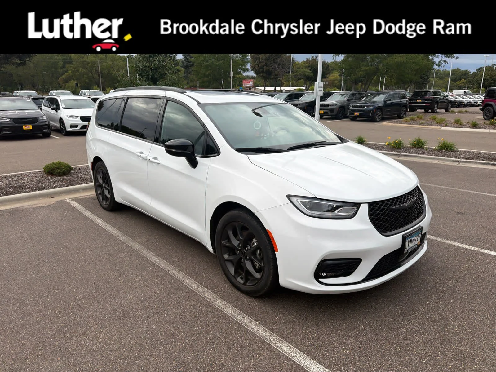 Used 2024 Bright White Clearcoat Chrysler Limited image 1