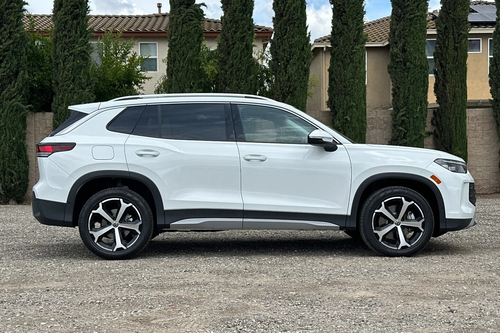 New 2026 Pure White Volkswagen SE image 3