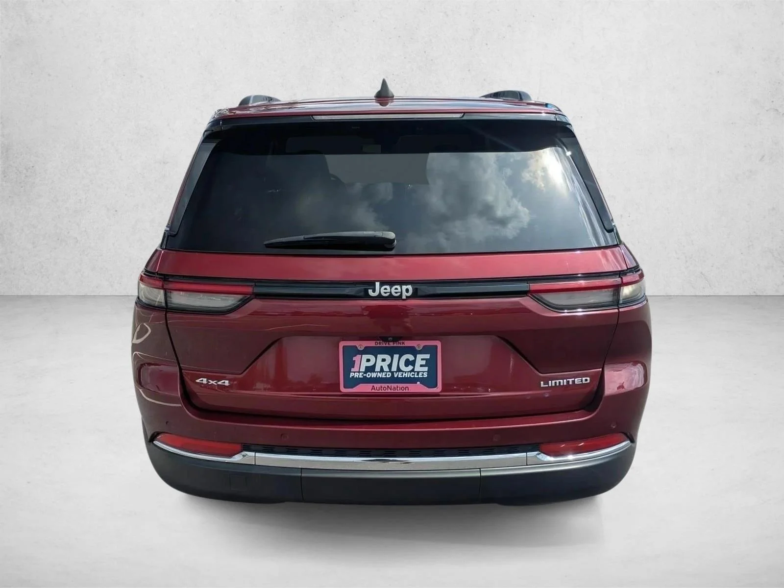 Used 2024 Velvet Red Pearlcoat Jeep Limited image 6