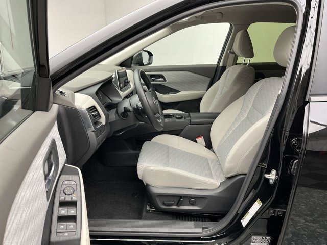 Used 2023 Super Black Nissan SV image 3