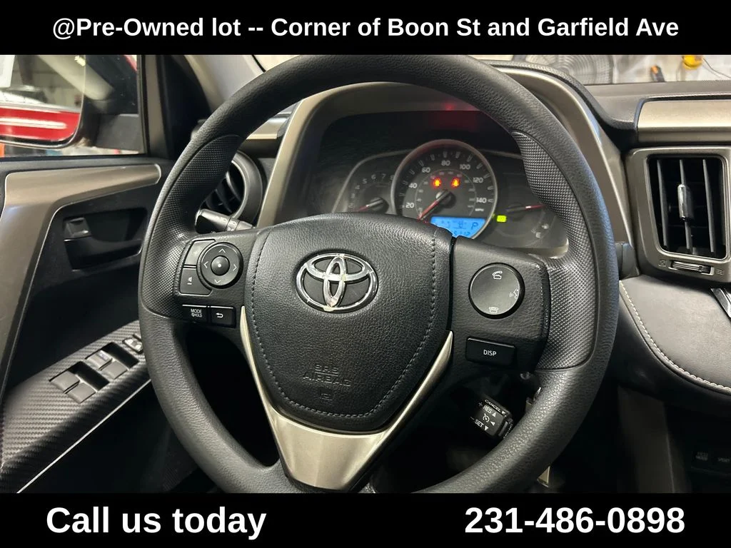 Used 2013 Red Toyota XLE image 20