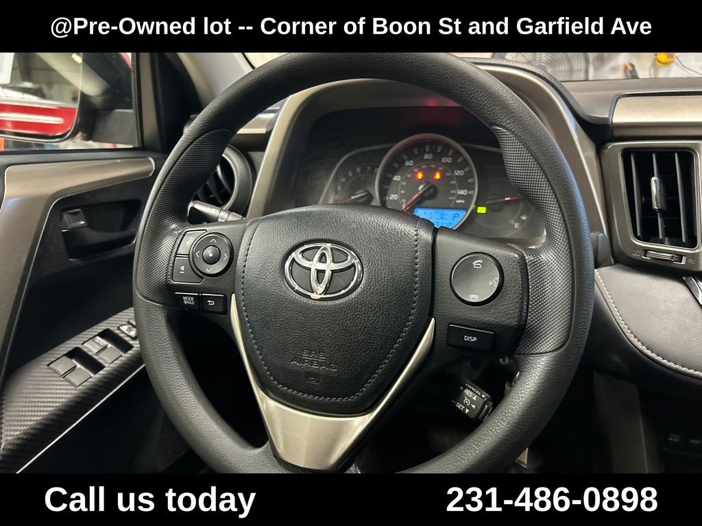Used 2013 Red Toyota XLE image 20