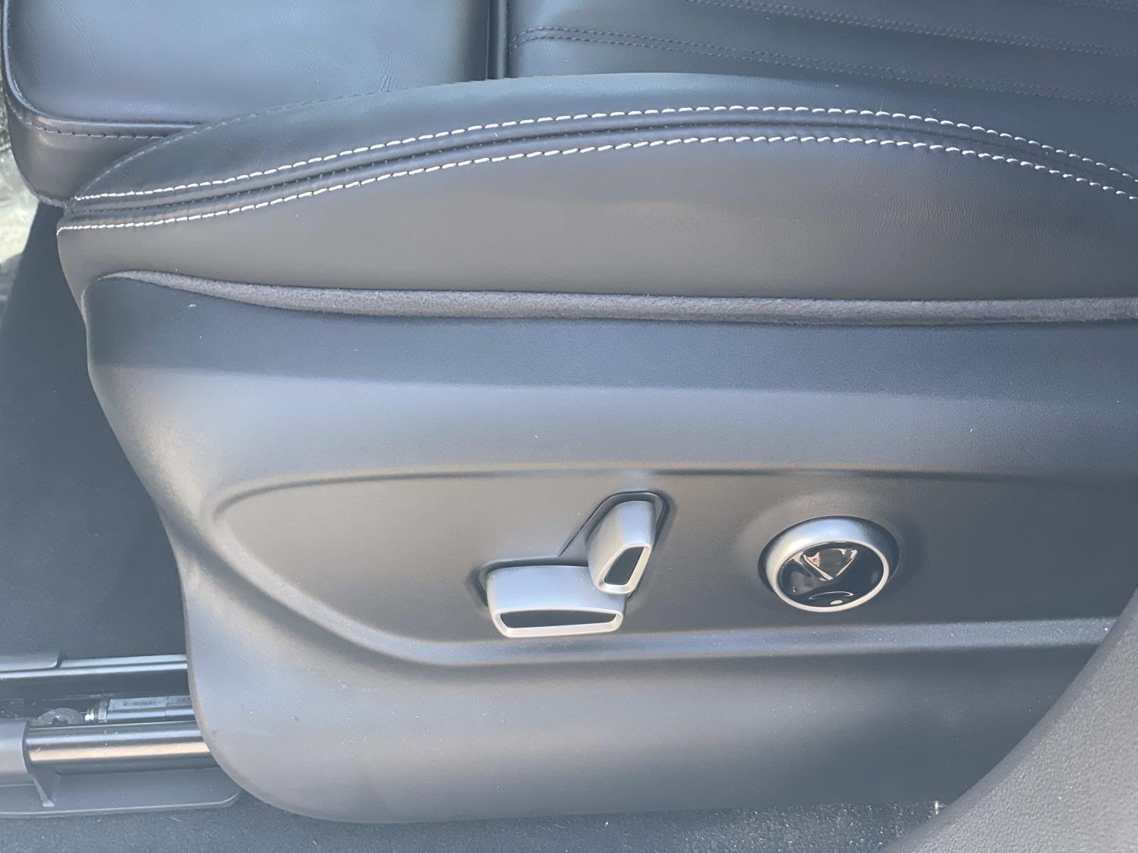 Used 2025 Bianco Maserati Modena image 21