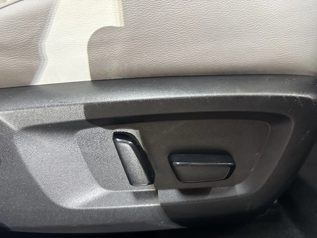 Used 2022  Mitsubishi SEL image 19