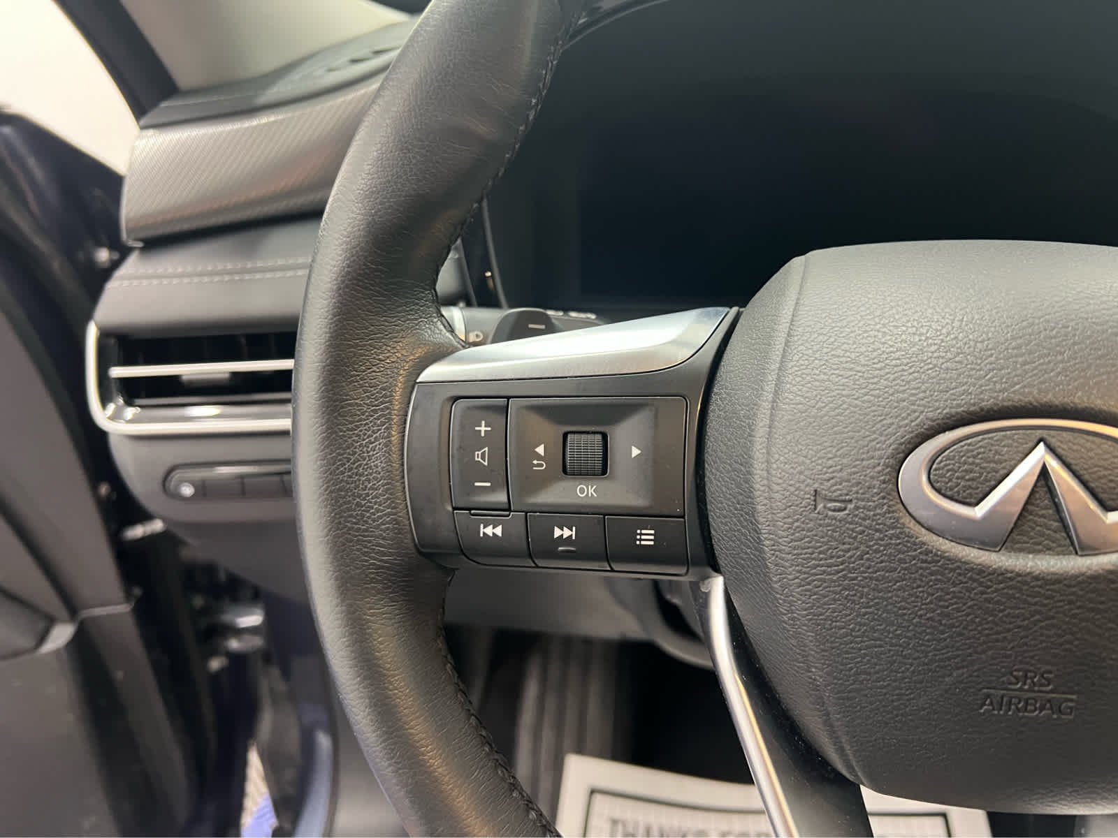 Used 2022 Graphite Shadow INFINITI LUXE image 20