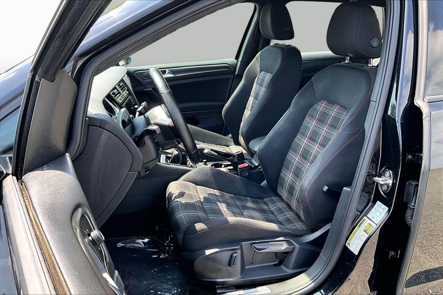 Pre-Owned 2018 Volkswagen Golf GTI S