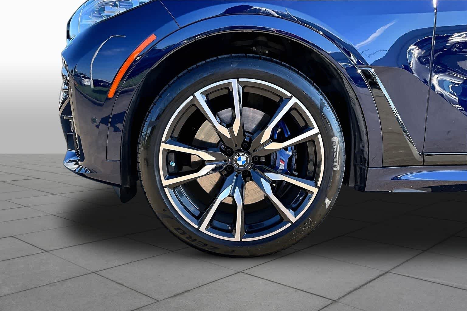 Used 2022 Tanzanite Blue II Metallic BMW xDrive40i image 11