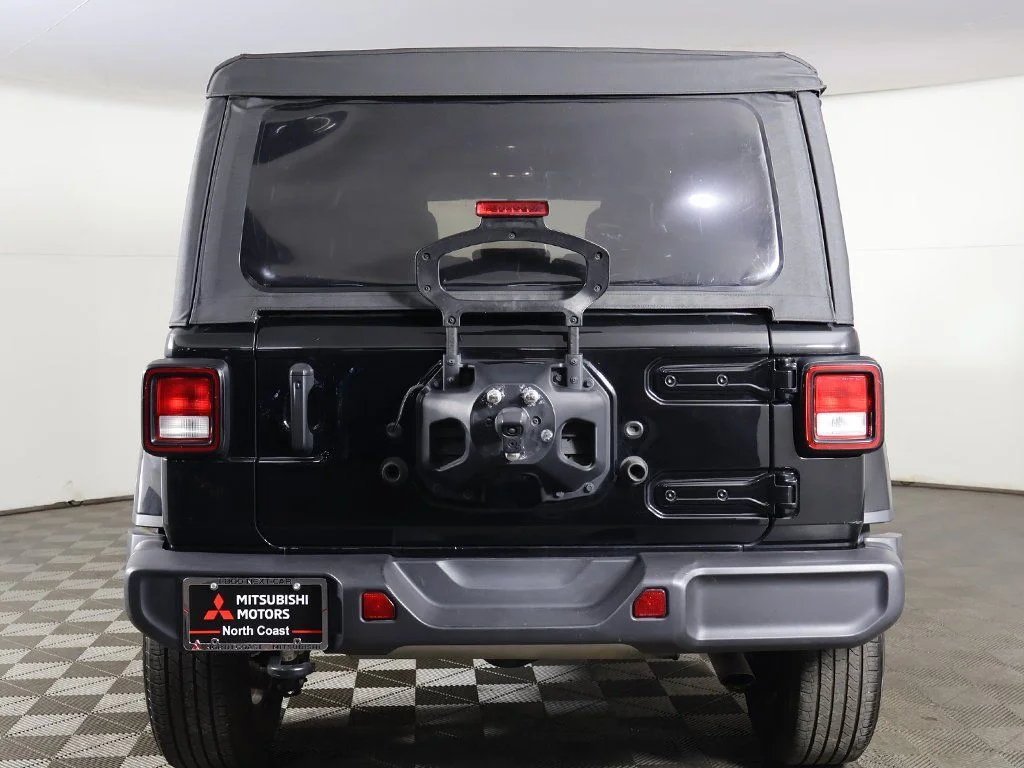 Used 2023 Black Jeep Sahara image 9