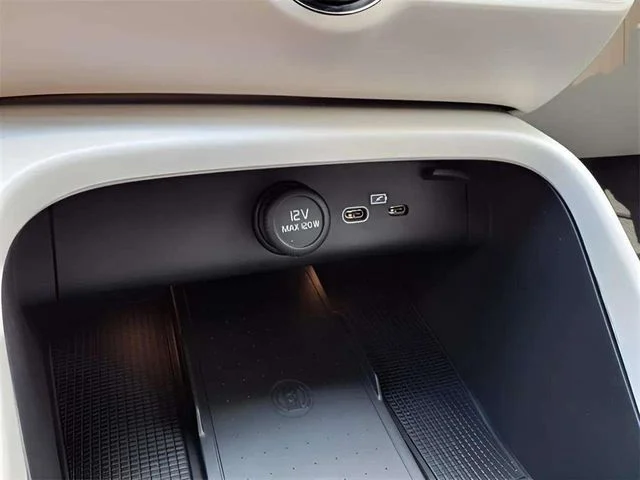 2026 Volvo XC40 Plus - Photo 19