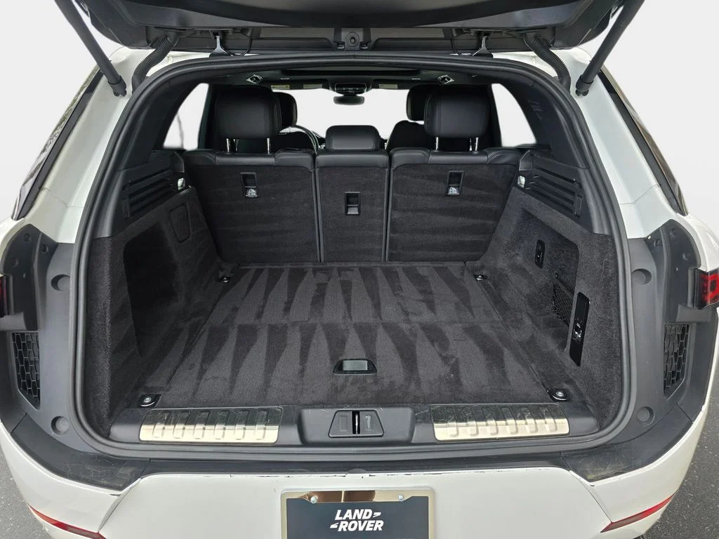 Certified Used 2024 White Land Rover Dynamic SE image 12